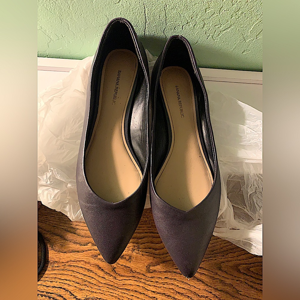 Banana Republic navy flats 9/12